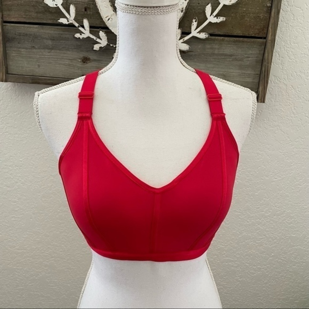 Victoria’s Secret red sports bra molded cup size 36C